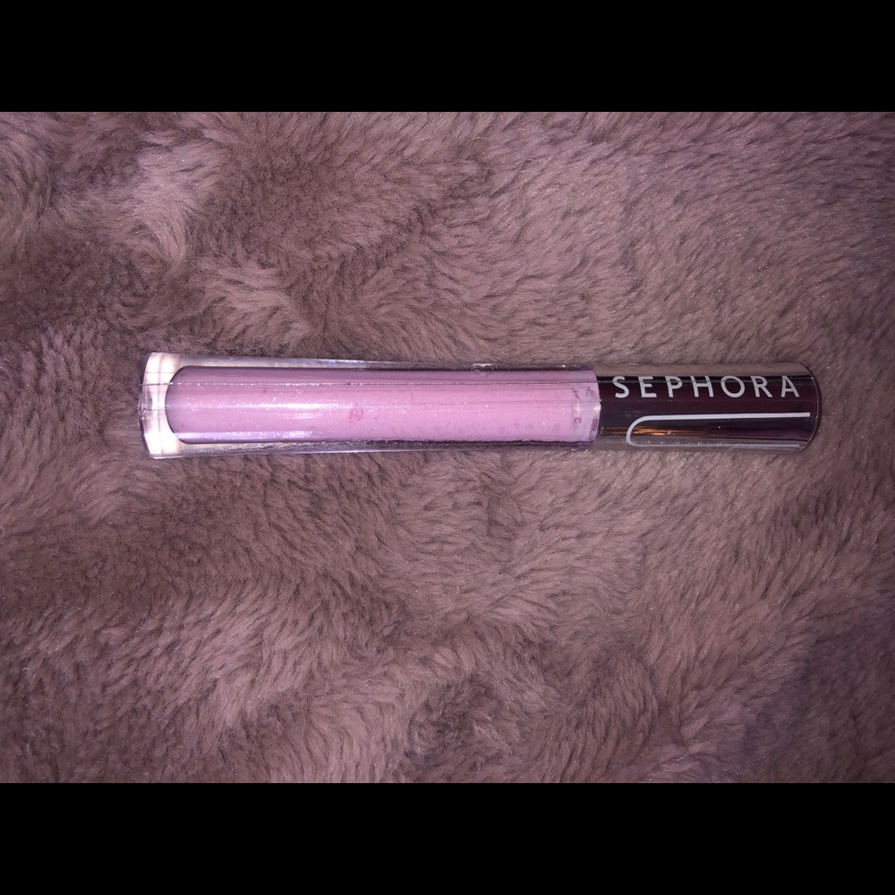 Pink shimmery lip gloss